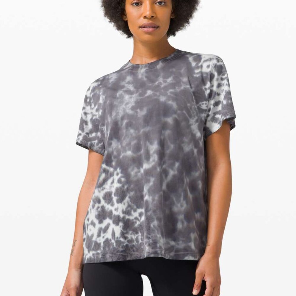 Lululemon All Yours Tee *Tie Dye Marmoleado Tie Dye Graphite Grey - Size 4